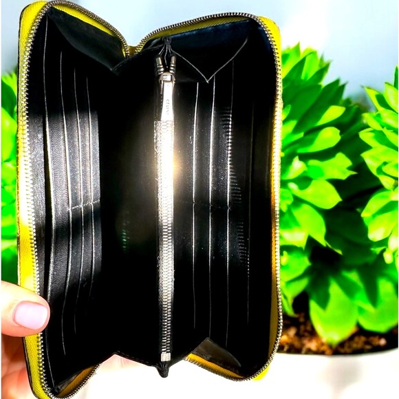 Celine large citron leather zip around wallet - Picture 3 of 9